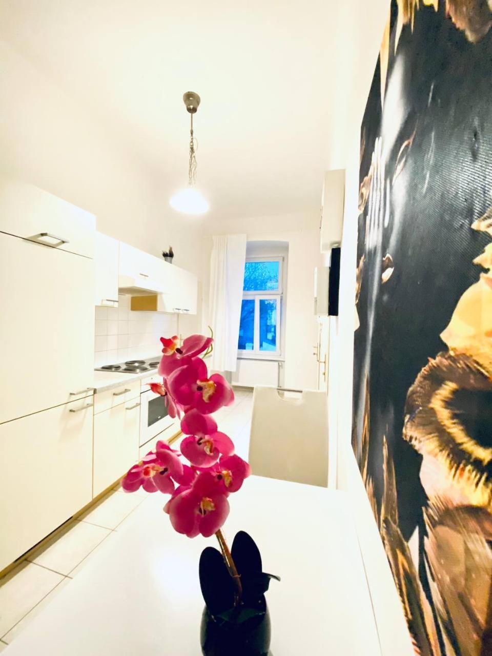 Family Apartment Th8 8 Виена Екстериор снимка