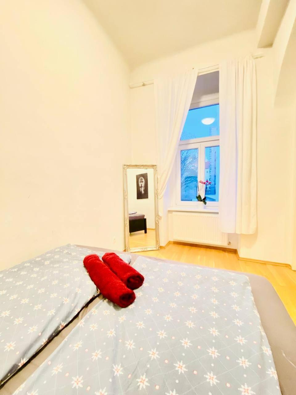 Family Apartment Th8 8 Виена Екстериор снимка