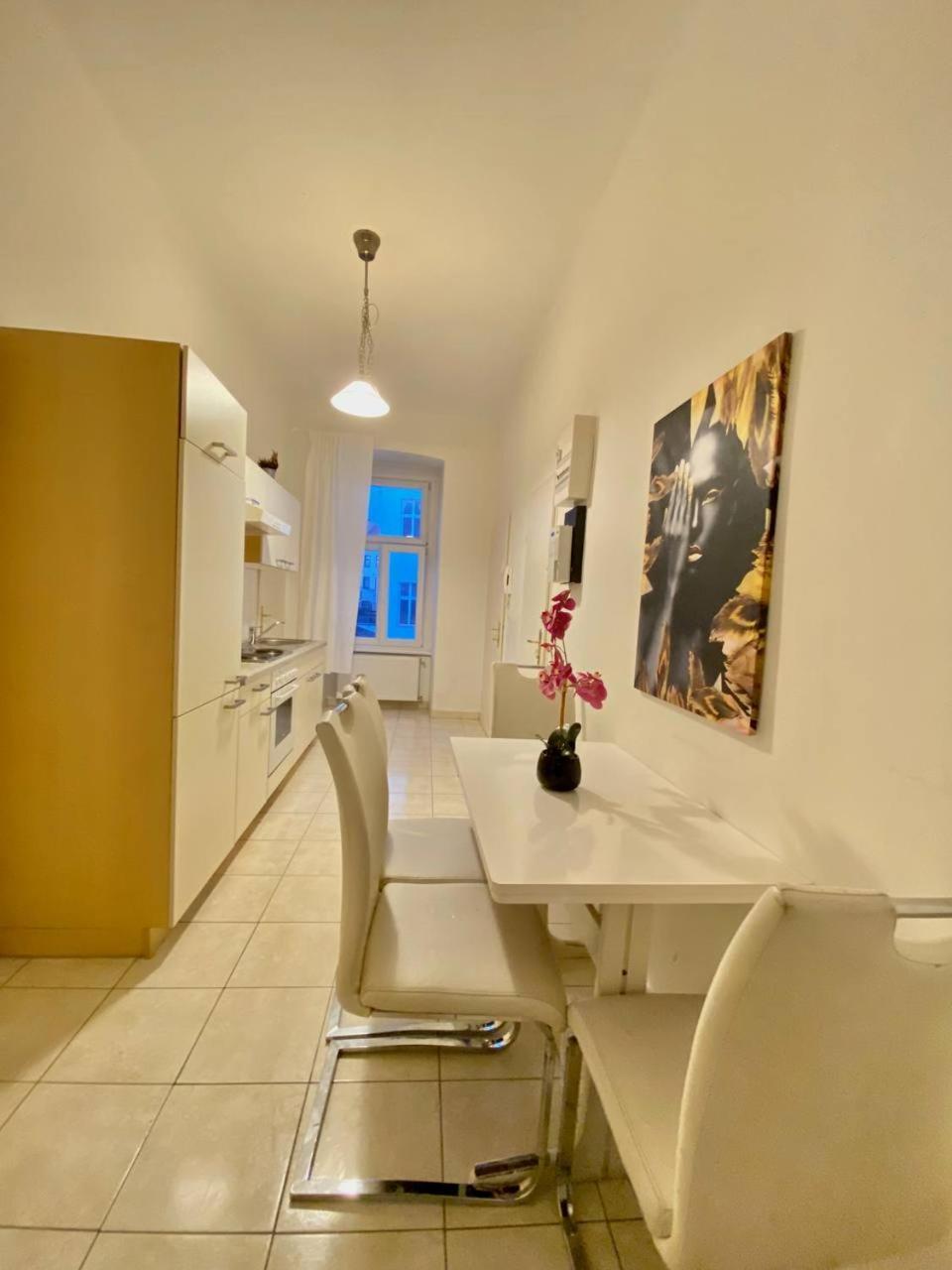 Family Apartment Th8 8 Виена Екстериор снимка