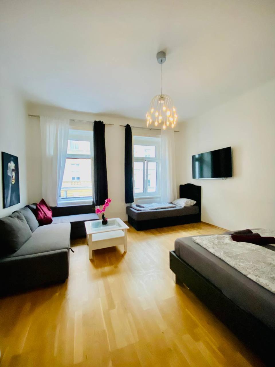 Family Apartment Th8 8 Виена Екстериор снимка
