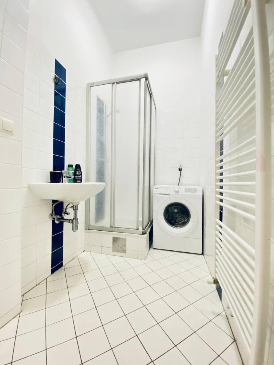 Family Apartment Th8 8 Виена Екстериор снимка